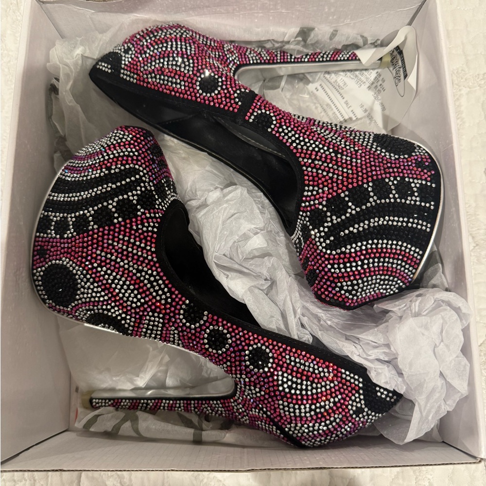 Shi by JOURNEYS Pink and Black Heels